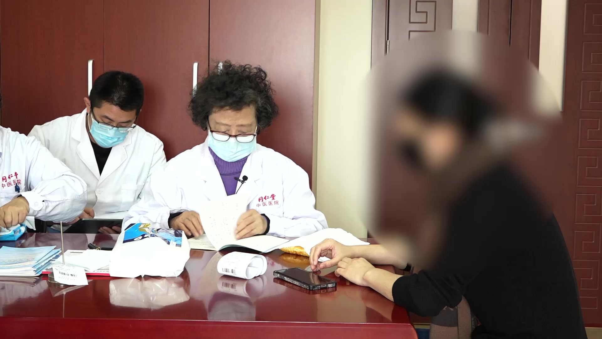 风邪外装痰热内蕴：42岁女性新冠后咳嗽反复的疏风化痰法