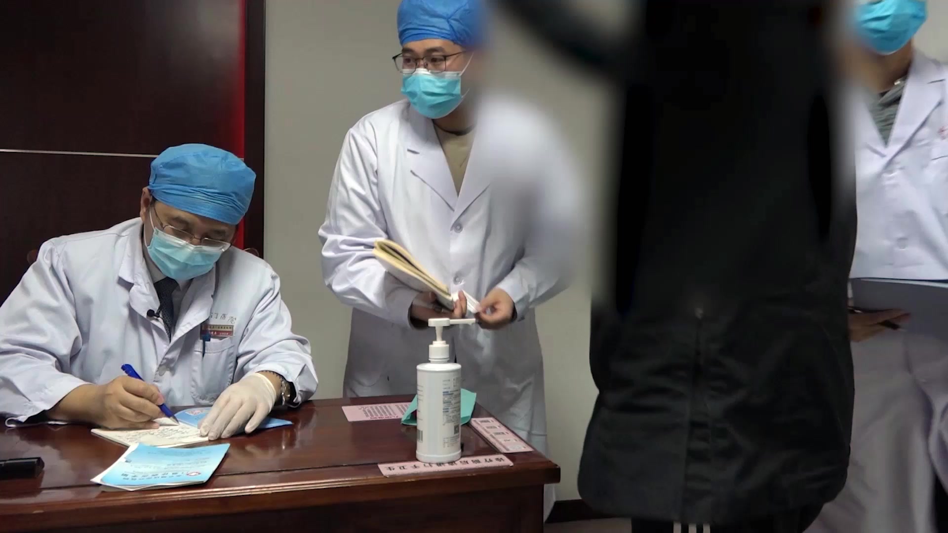 脾肾亏虚湿热内蕴：40岁男性肾病蛋白尿不消的健脾益肾清利法