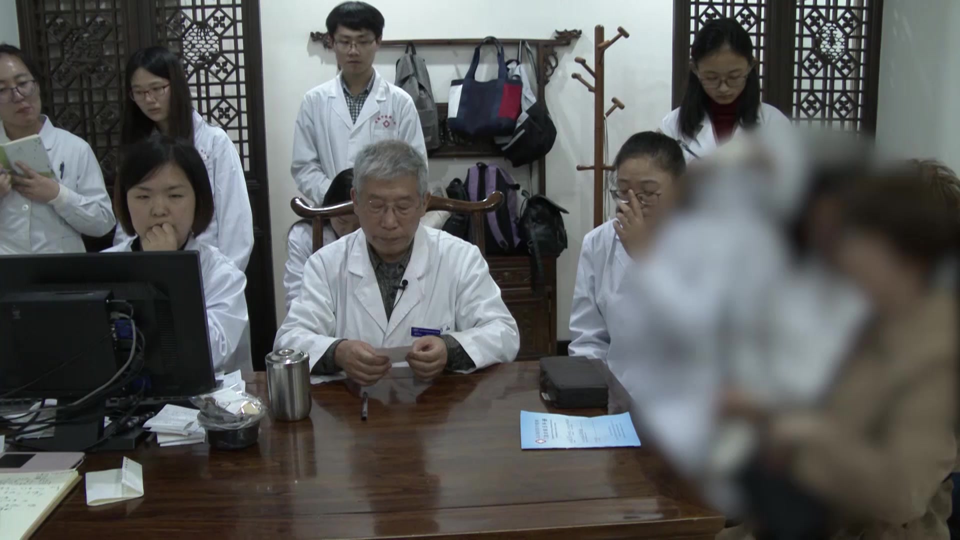 肝郁脾虚寒热错杂：62岁女性失眠30年伴胃寒的疏肝温中安神法