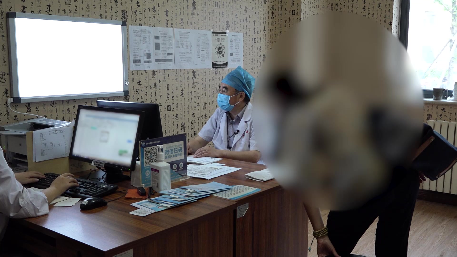 肝热脾寒：46岁女性口鼻热气、经行头痛伴月经淋漓的清热温脾法