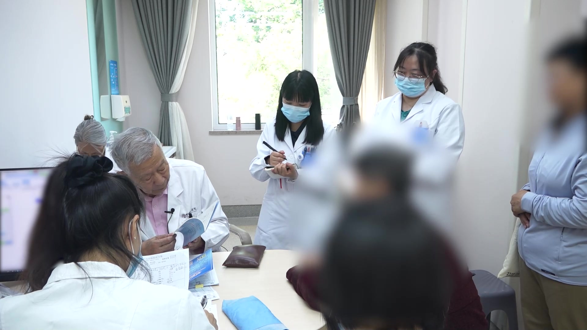 气阴两虚痰湿内蕴：63岁糖尿病多汗怕冷伴失眠腿痛的益气温阳化痰法