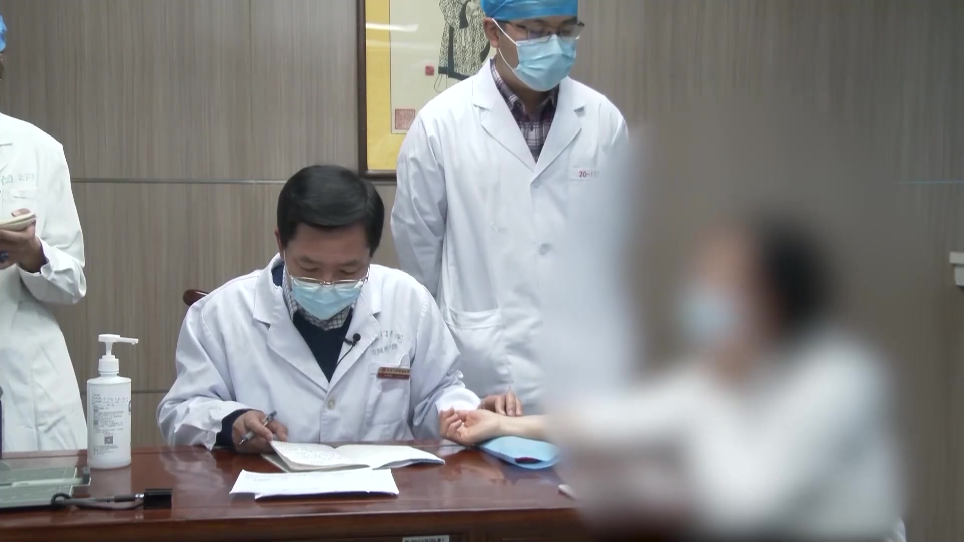 慢性肾炎久病复诊：55岁女性颈痛反酸的综合调理
