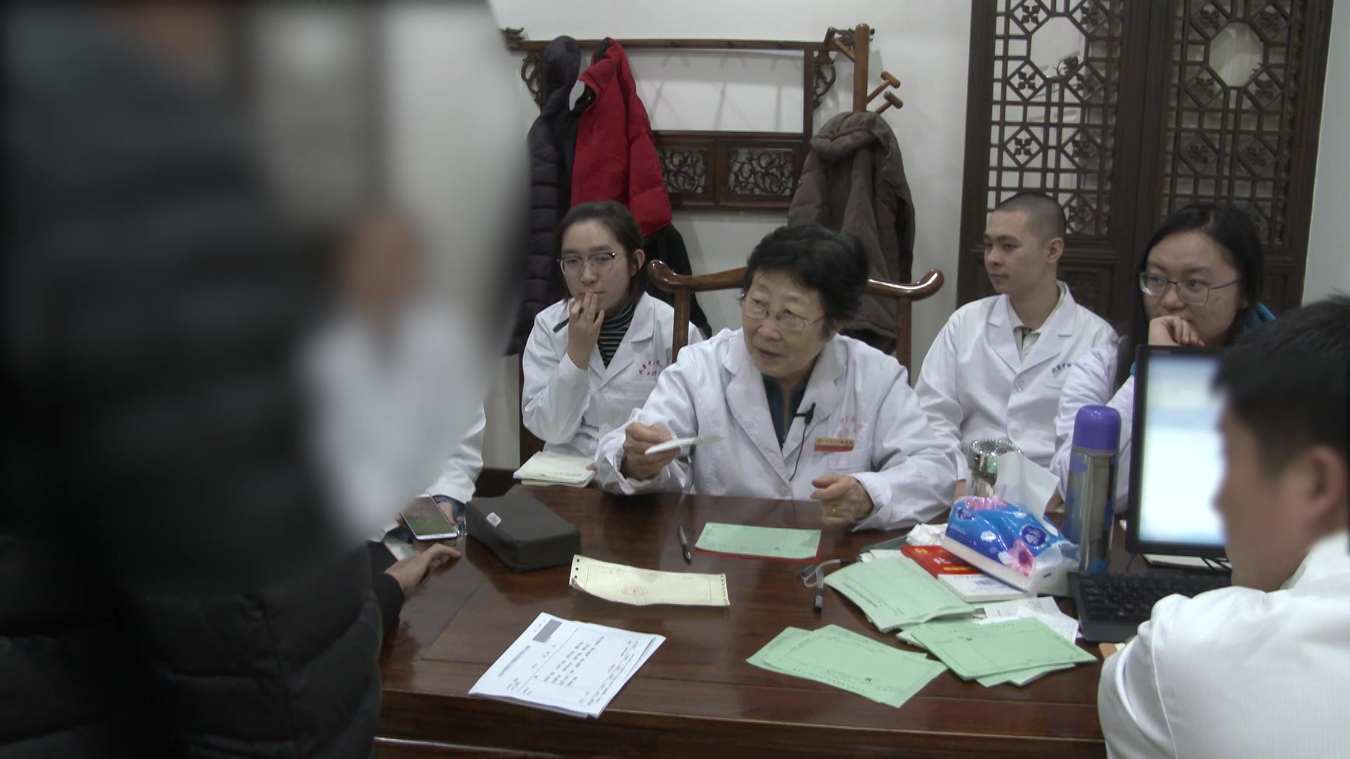 气阴两虚心胃不和：59岁女性胸闷胃堵失眠的益气养阴和胃安神法