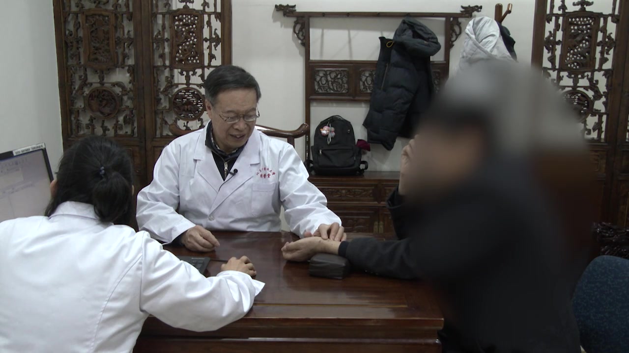 脾肾亏虚湿浊内蕴：62岁慢性肾衰肌酐下降伴痔疮贫血的综合管理
