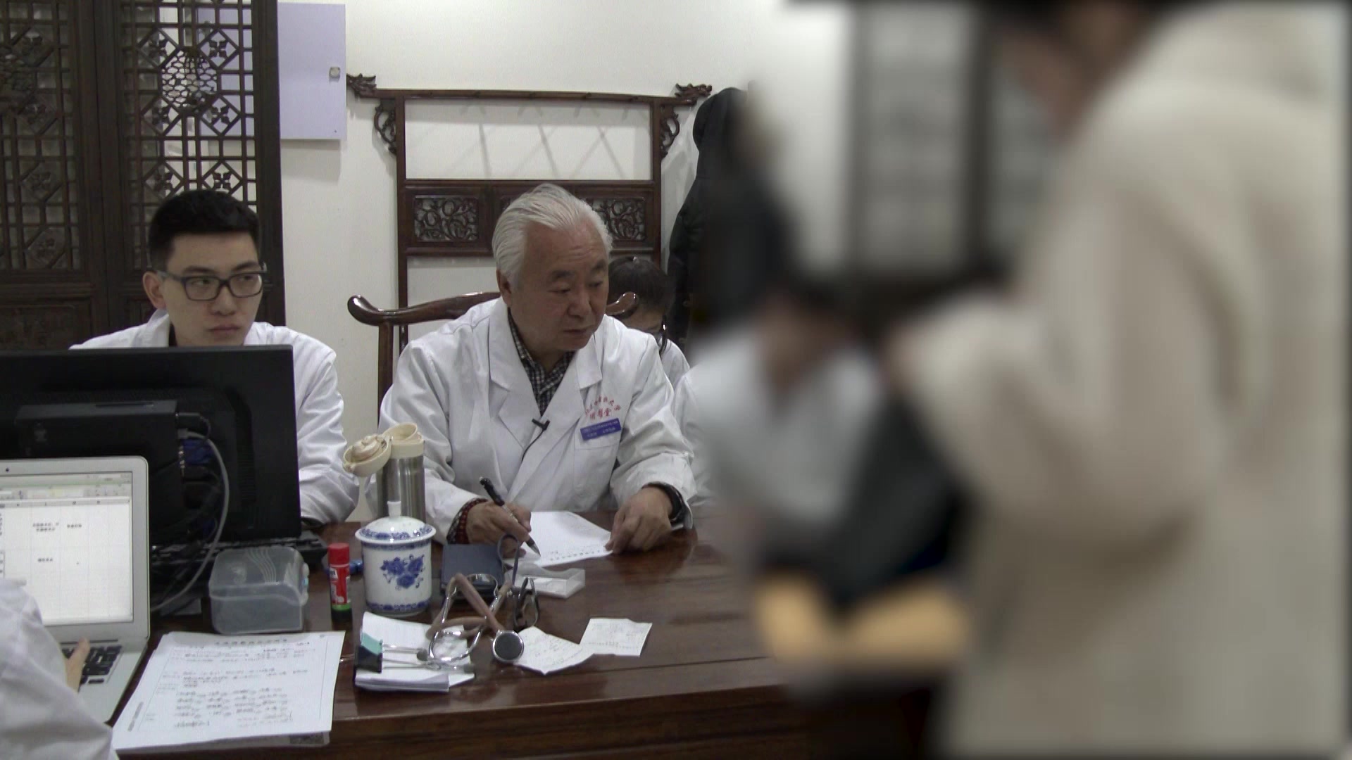 寒热错杂：29岁男性溃疡性结肠炎腹泻脓血伴畏寒的平调寒热法