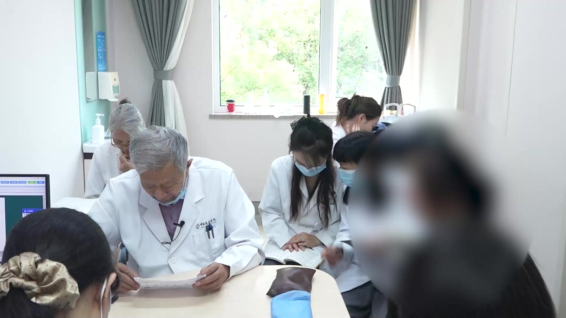 下焦湿热上扰清窍：62岁女性头晕伴尿路感染的清热利湿排石法