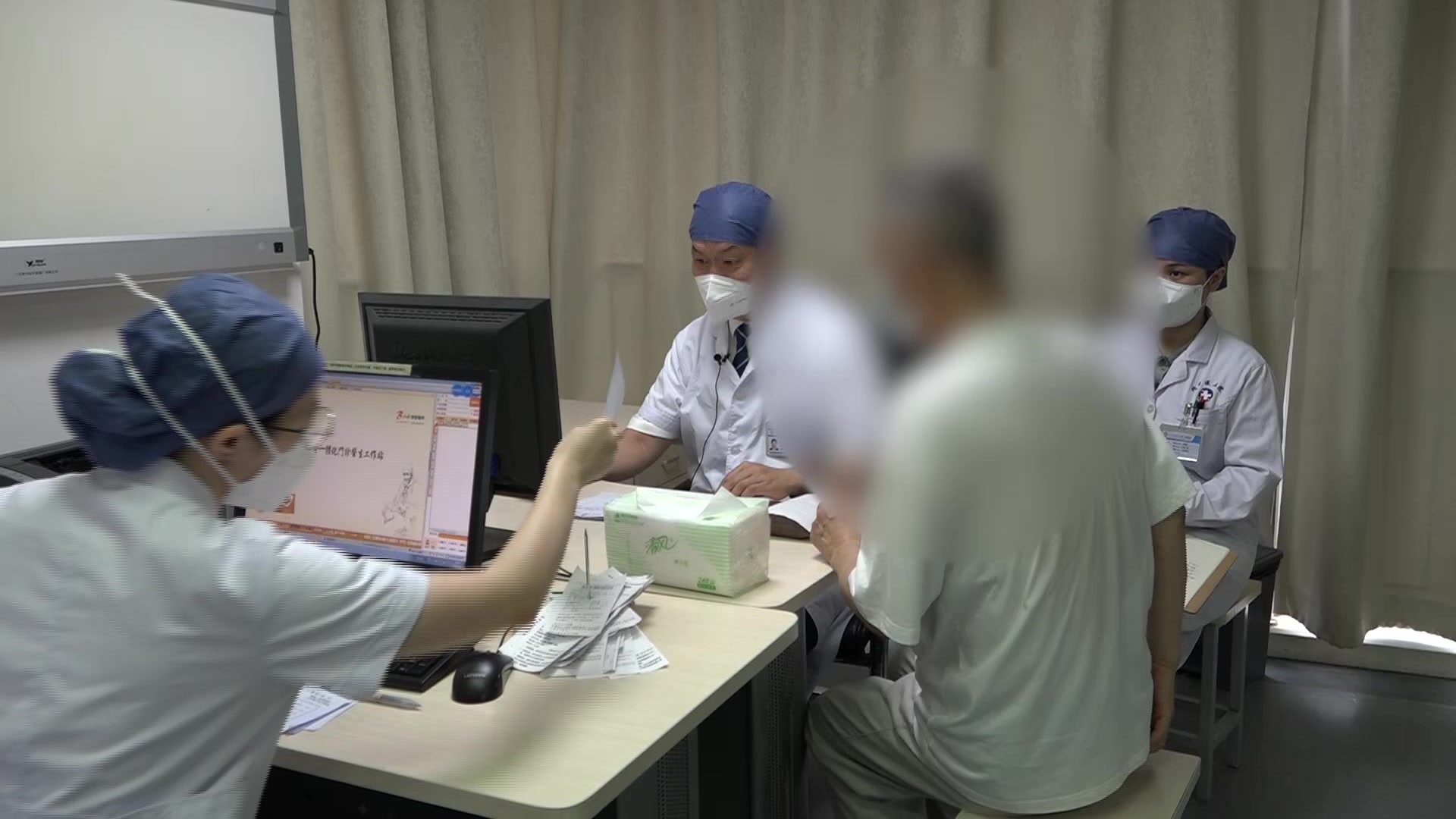 湿热内蕴肠腑不通：76岁肺纤维化咳嗽好转后便秘尿涩的通腑泄热法