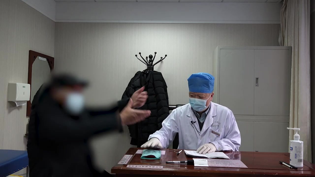 脾虚不运：66岁男性结肠癌术后眠浅舌干的健脾调治