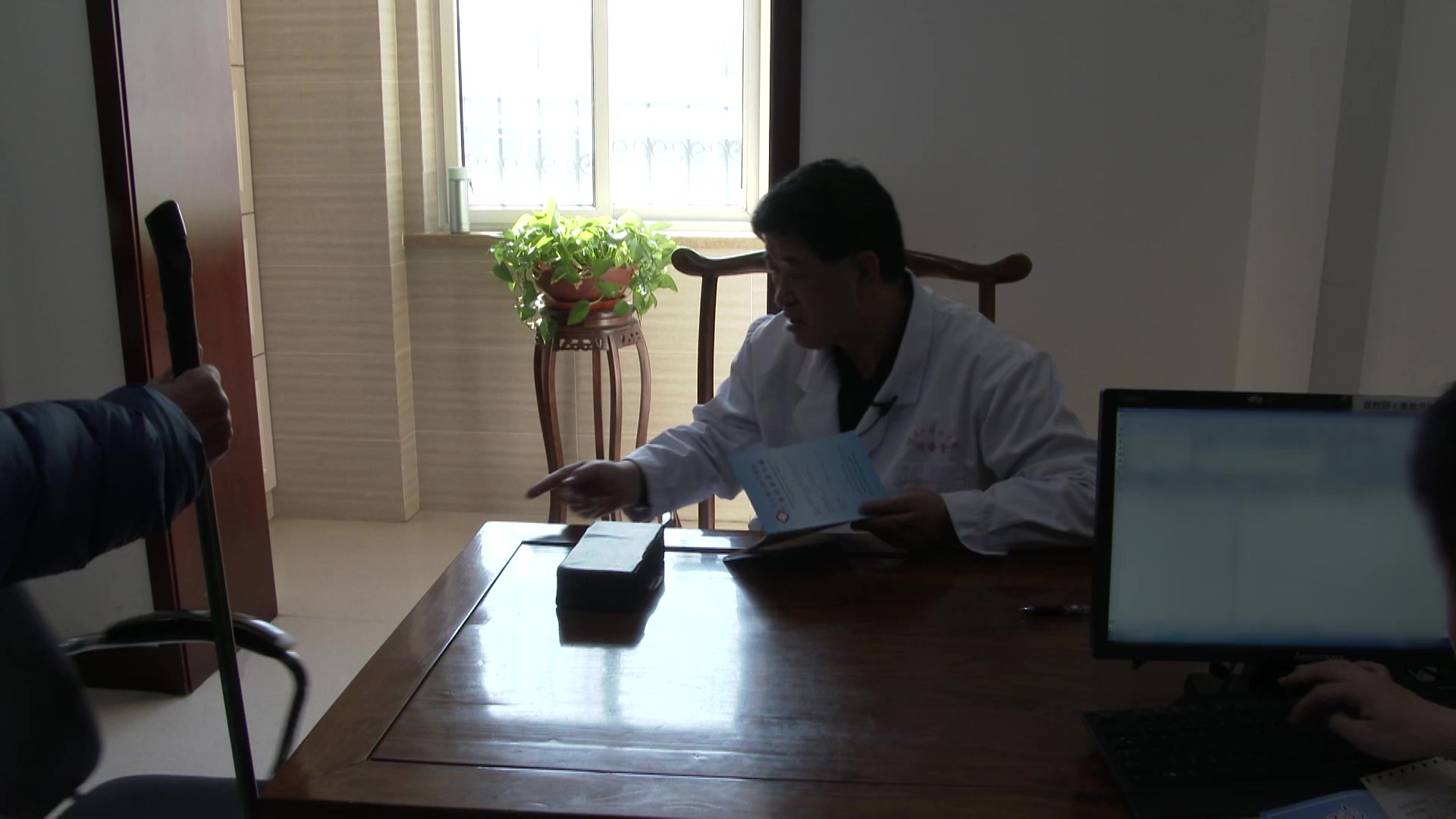 肝胆湿热肝气郁结：76岁男性焦虑伴灼口综合征的清利湿热疏肝法
