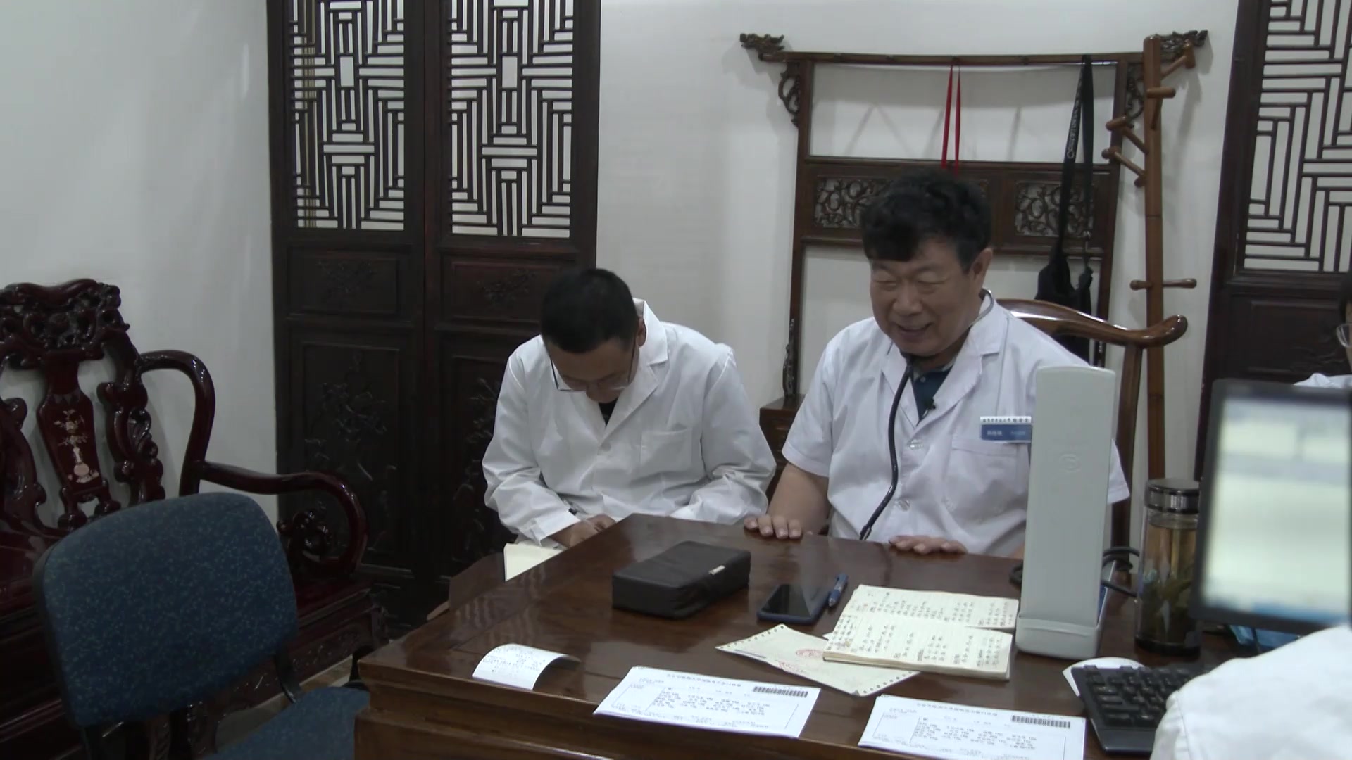 气虚血瘀胸阳不振：59岁男性胸痹后背痛复发的活血通络法