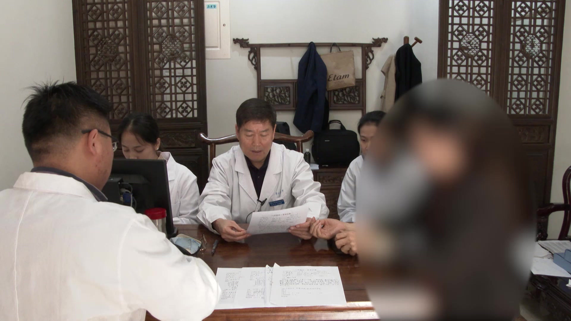 气血亏虚虚火上扰：62岁女性头晕乏力复诊的养血安神清热法