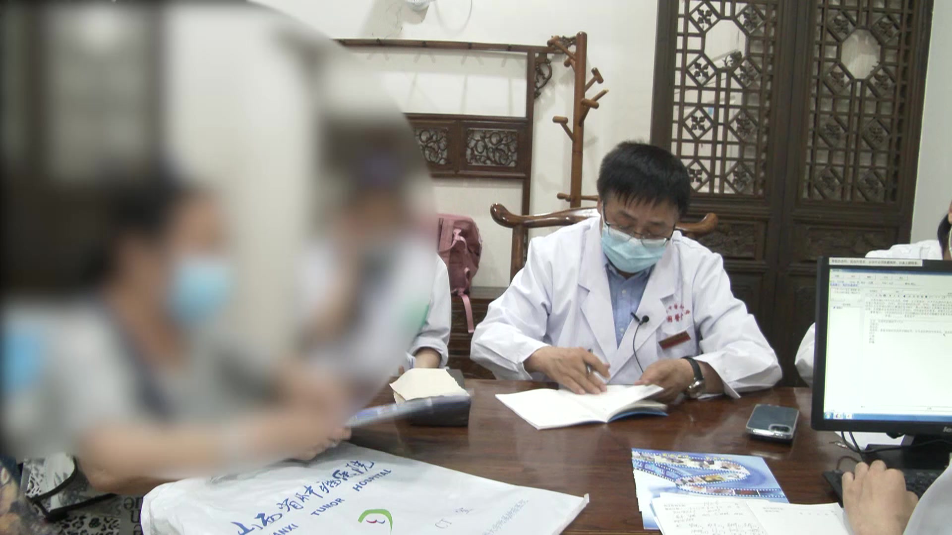 肝郁气滞痰瘀互结：62岁女性多虑失眠伴全身多部位结节的中医辨治