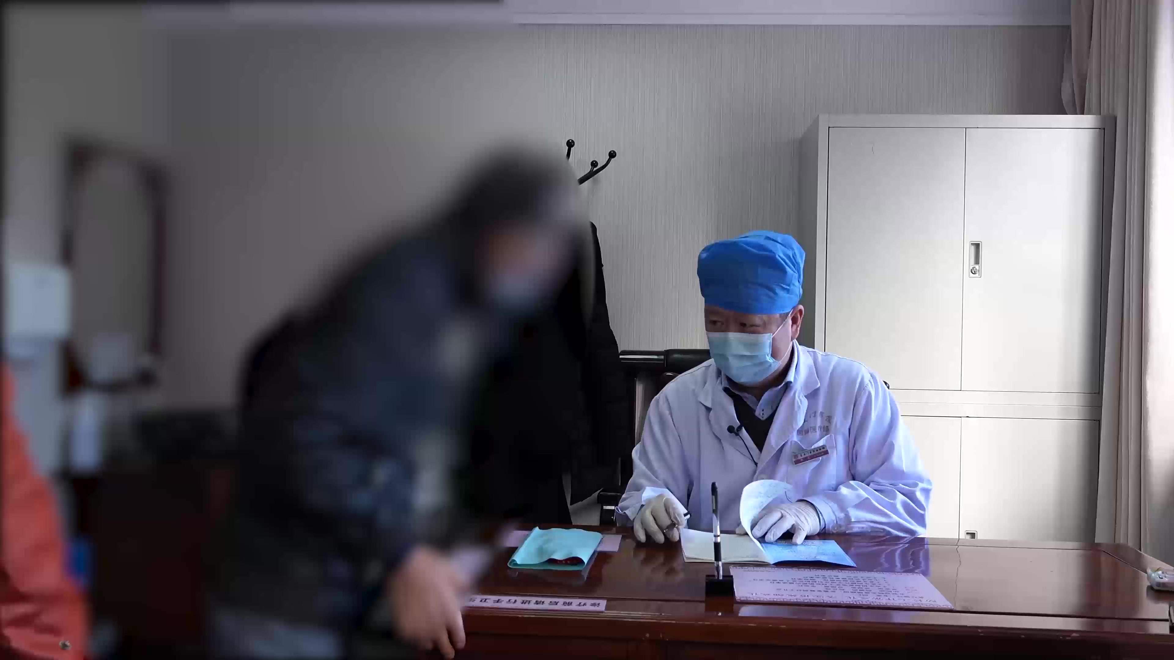 气滞血瘀脾虚湿盛：63岁肺癌胸背窜痛并颈部包块的调方与拔罐