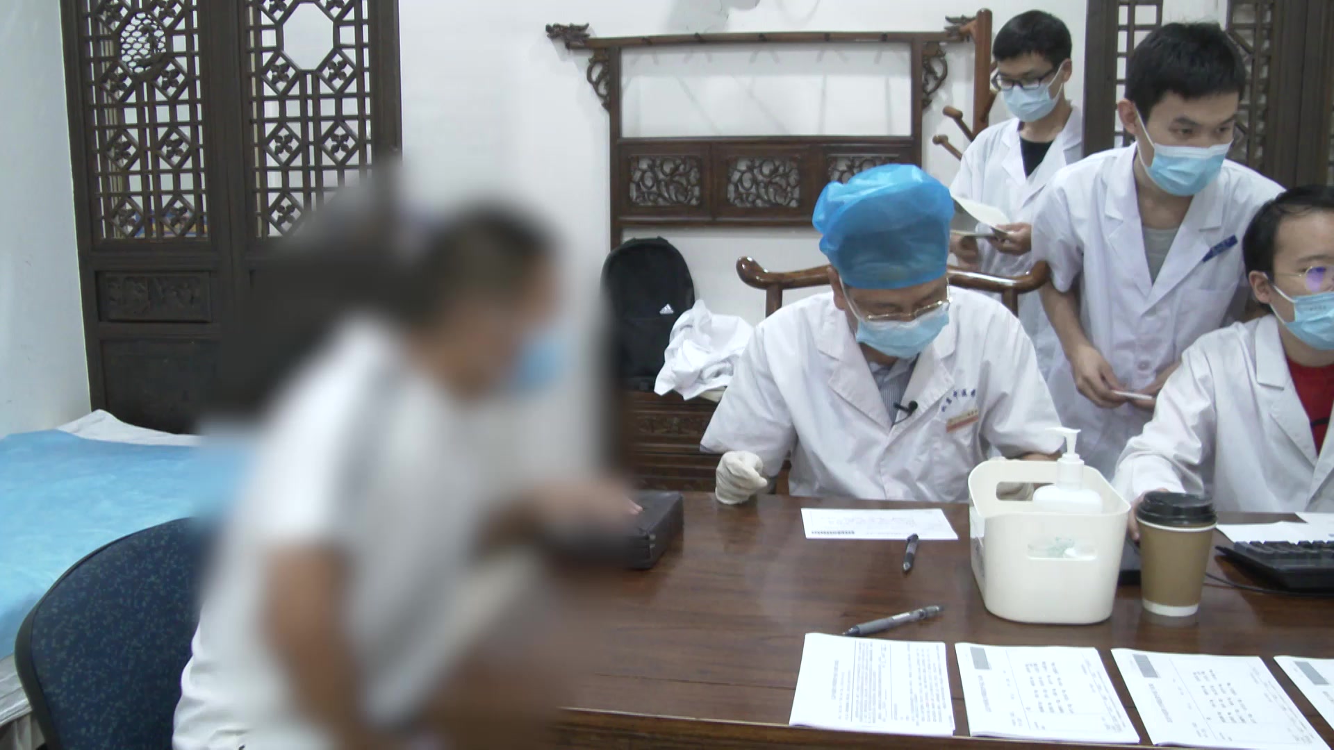 脾肾气虚肝郁湿困：44岁男性面斑复诊恶心小便频数之补益巩固法