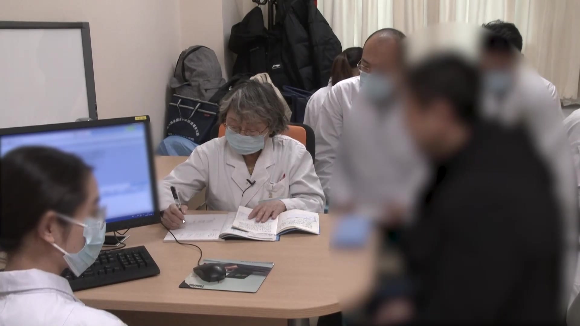 血热内蕴经络痹阻：42岁男性银屑病关节炎脊柱僵硬的凉血通络法