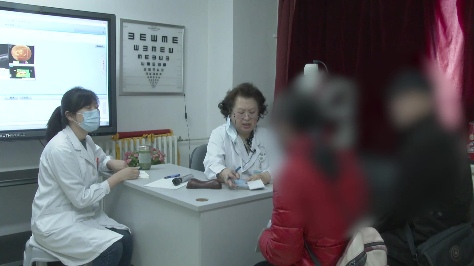 瘀阻血溢：67岁男动静脉双重阻塞伴黄斑出血的活血与凉血权衡治法