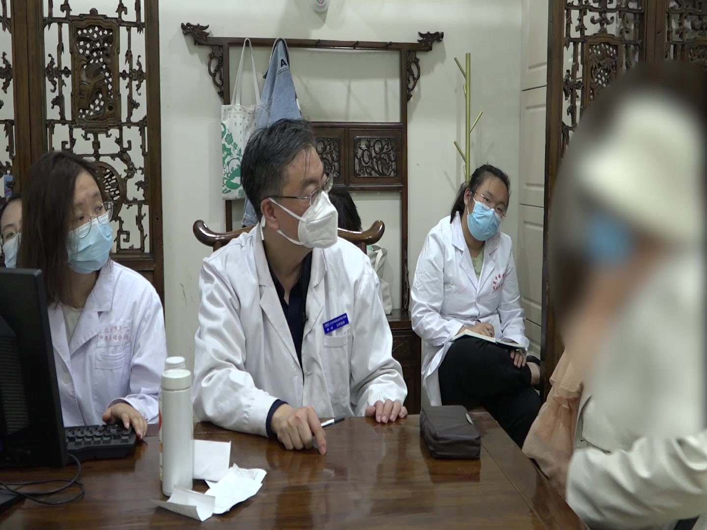 阴虚内热证：60岁女性面热胃热失眠的青蒿鳖甲汤加减治疗