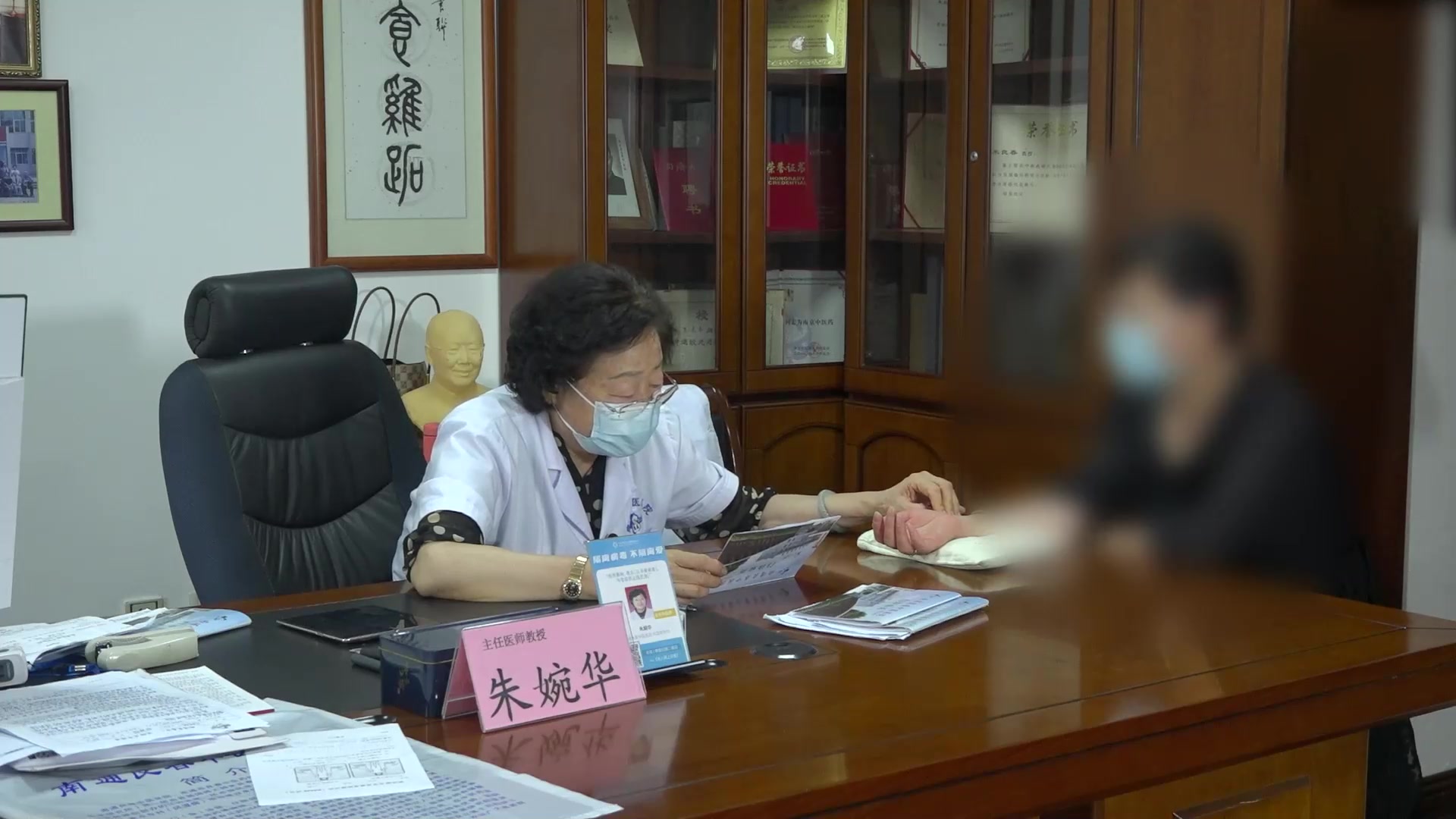 经络瘀阻不通则痛：54岁女性头痛30年失眠10年的针灸通络法
