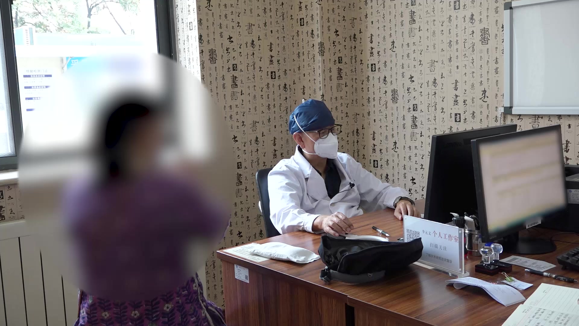 脾虚湿蕴血瘀风燥：40岁女性银屑病腿部肥厚皮损的寒温并用法