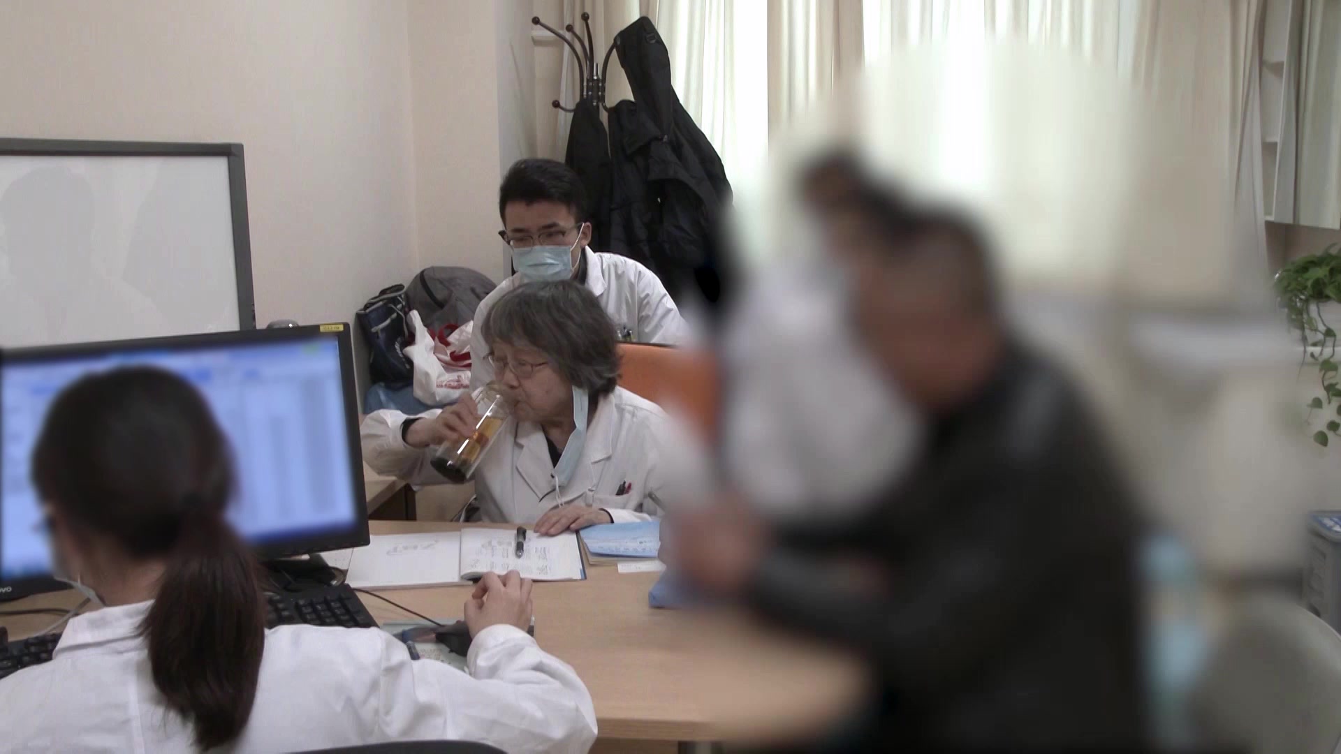 肺热内蕴：20岁强直性脊柱炎患者疼痛缓解后清肺热代茶饮调理