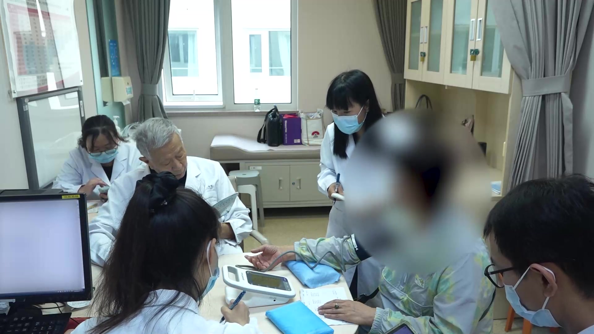 上热下寒：54岁糖尿病失眠患者下寒腹胀小便不利的温清并调法