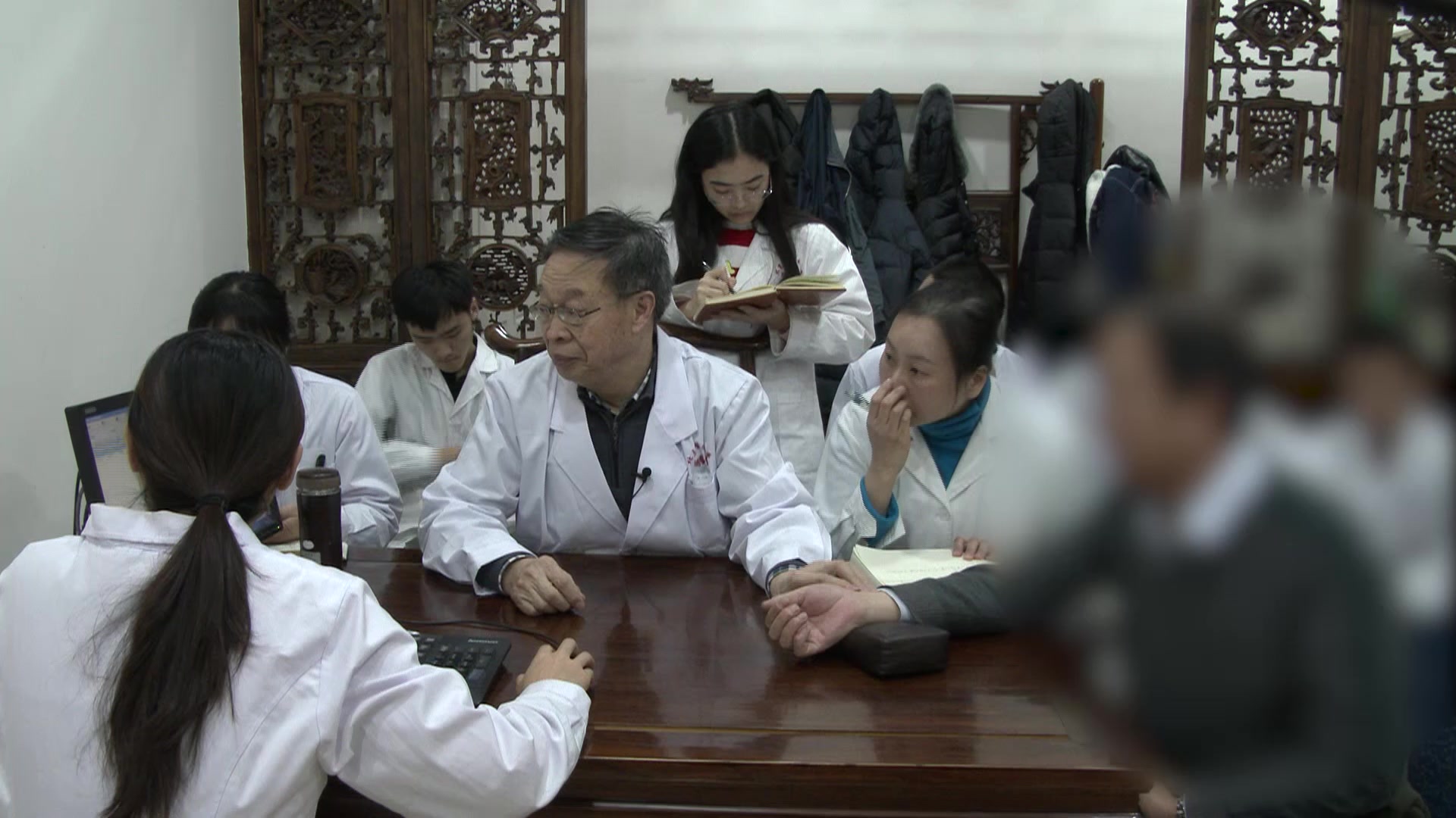 脾肾亏虚湿浊内阻：47岁男性肾病综合征蛋白尿的益气利湿法