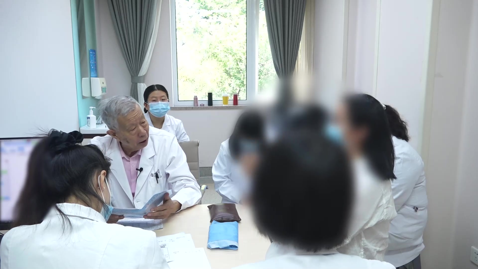 气血两虚风寒阻络：42岁产后关节痛脱发复诊的益气养血调治