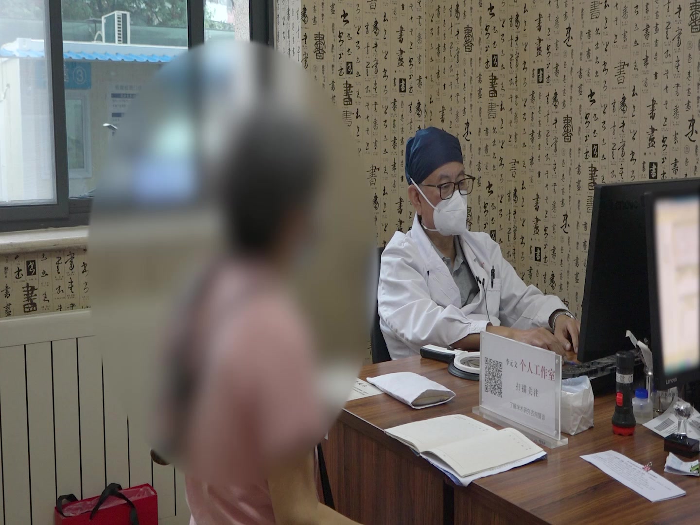 脾肾亏虚、皮肤老化：50岁女性白点病的中药内服外用调理