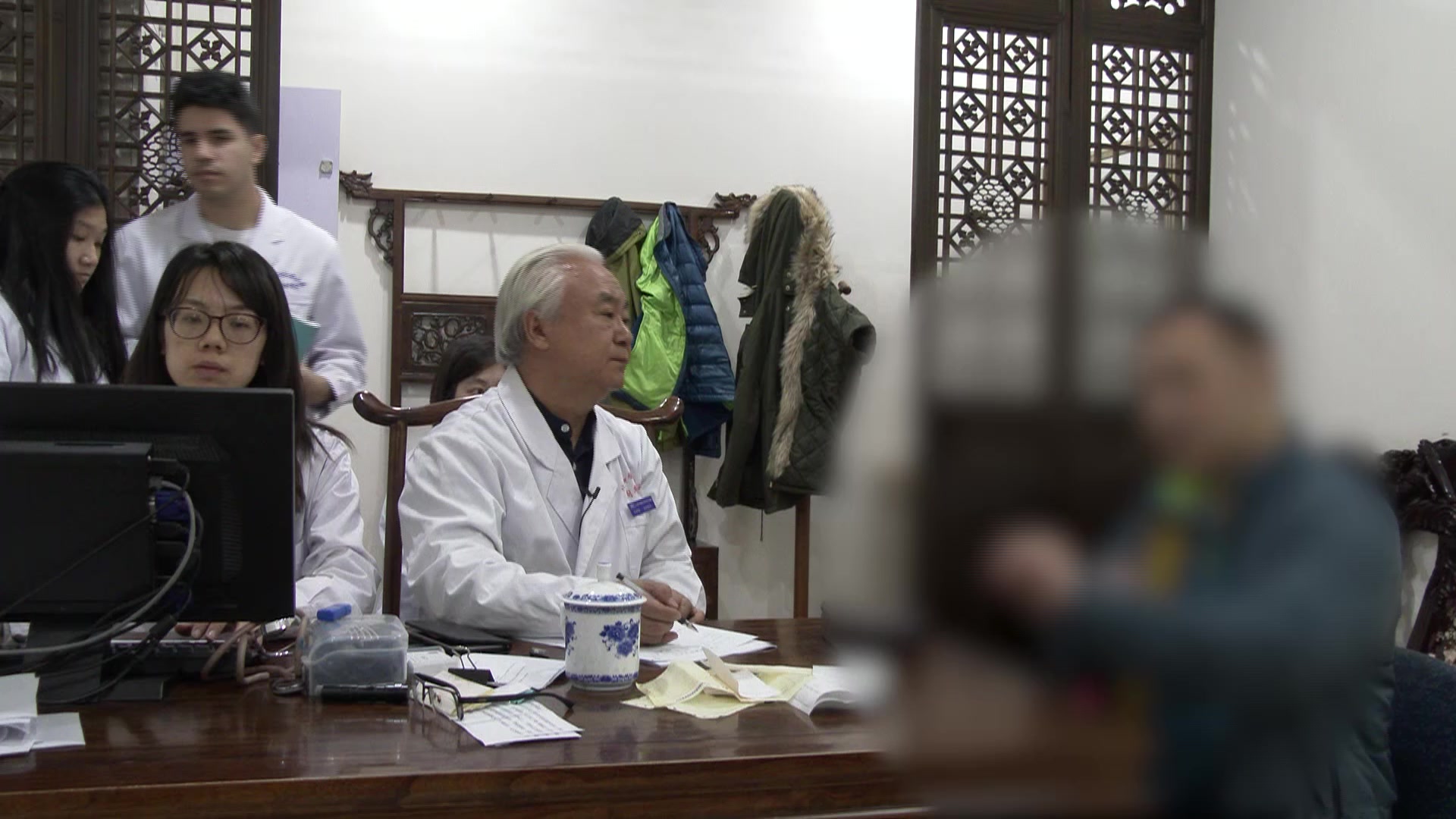 血热夹风：31岁男性银屑病泛发3月的中医清热凉血法