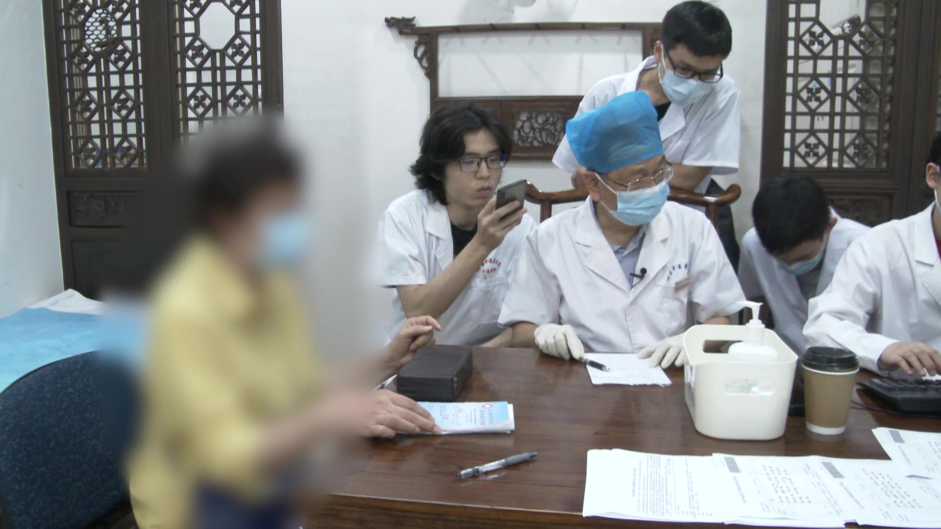 肝肾不足寒热错杂：63岁类风湿膝痛头汗的补肝肾祛风湿法