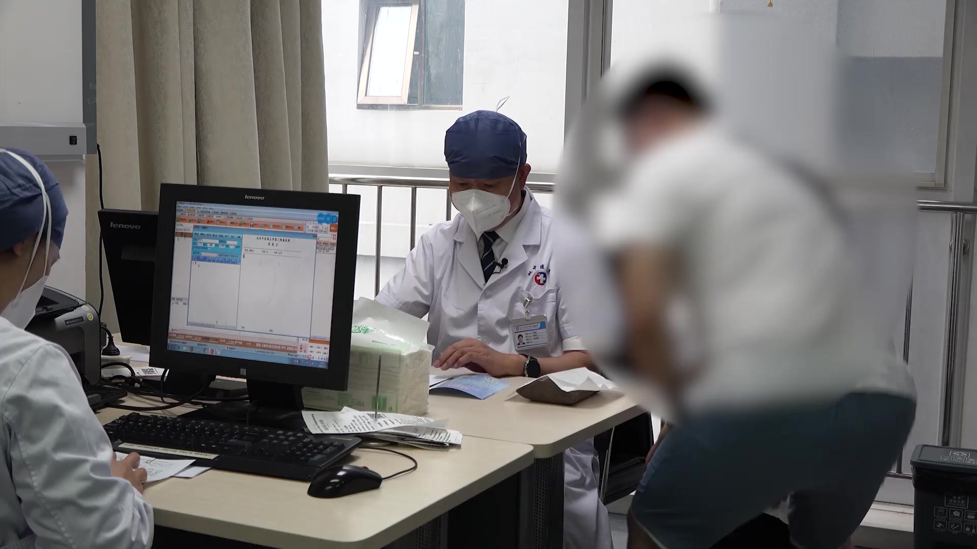 风痰恋肺证：38岁男性咳嗽咽异物感的宣肺清热法