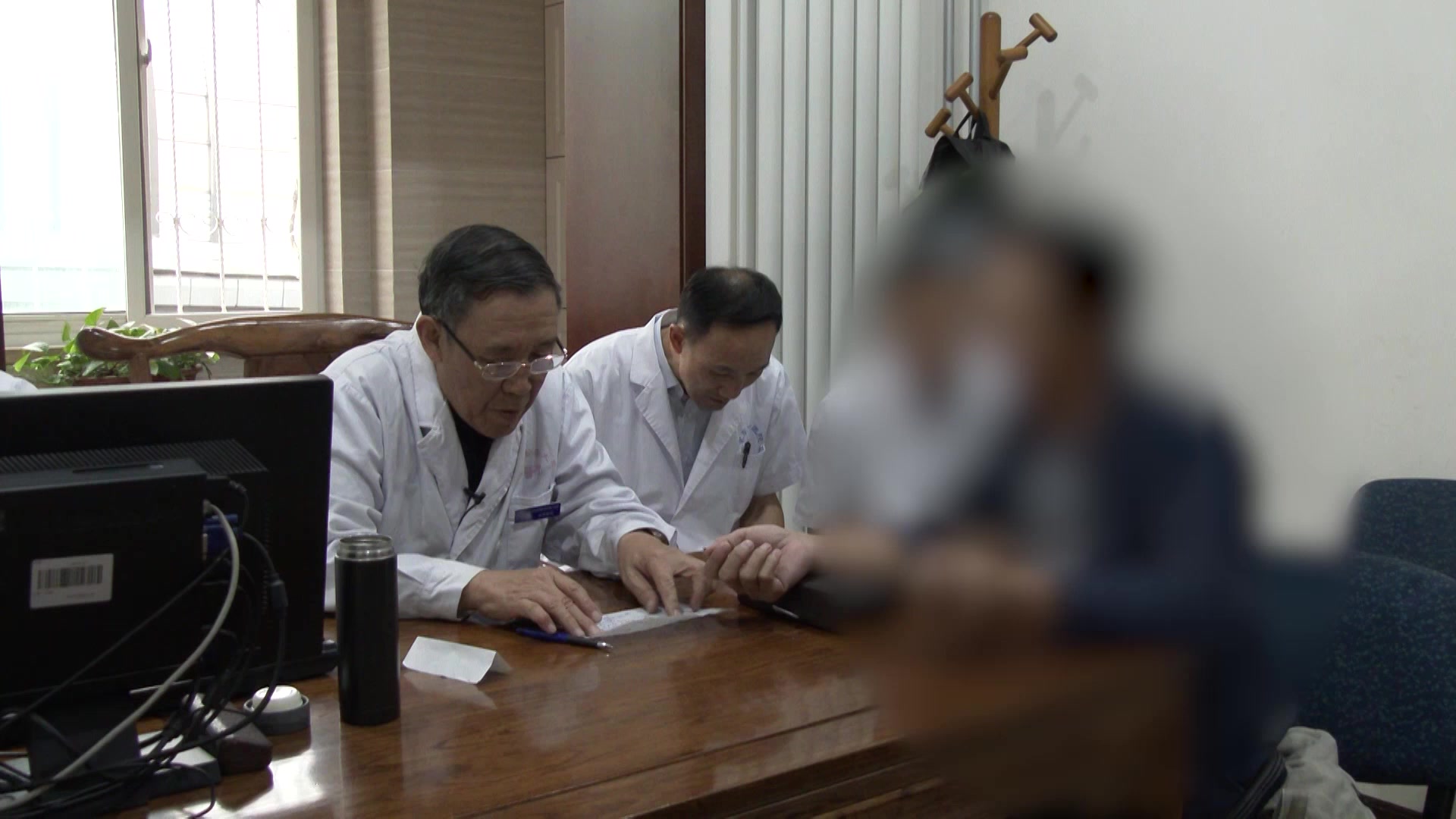 痰湿中阻心肾不交：44岁男性失眠早醒多梦的清热化痰交通心肾法