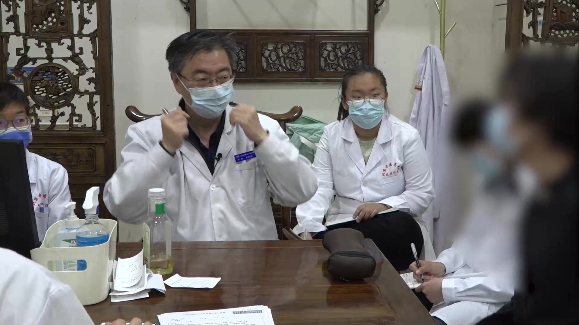 肝郁脾虚风热上扰：28岁男性失眠2年伴感冒咽痛的疏肝健脾清解法