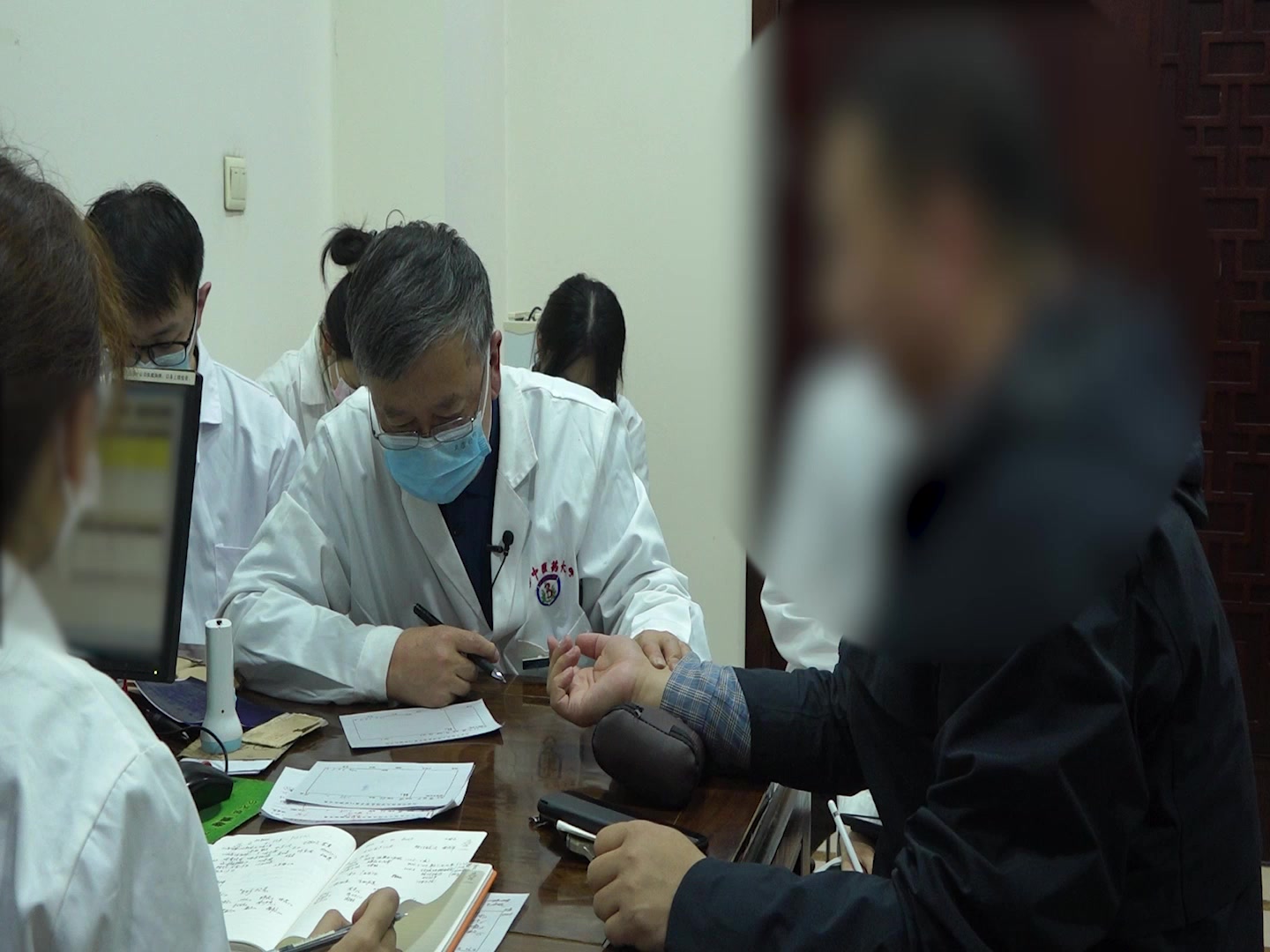 肝阳上亢痰浊内阻：38岁民警急躁失眠伴痰多憋醒的平肝潜阳化痰法