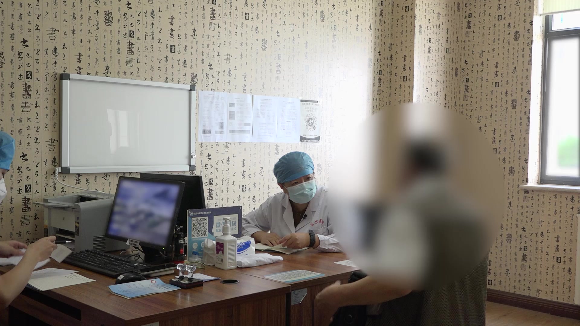 气阴两虚肝郁化热：70岁焦虑失眠患者汗出蒸热的益气滋阴敛汗法