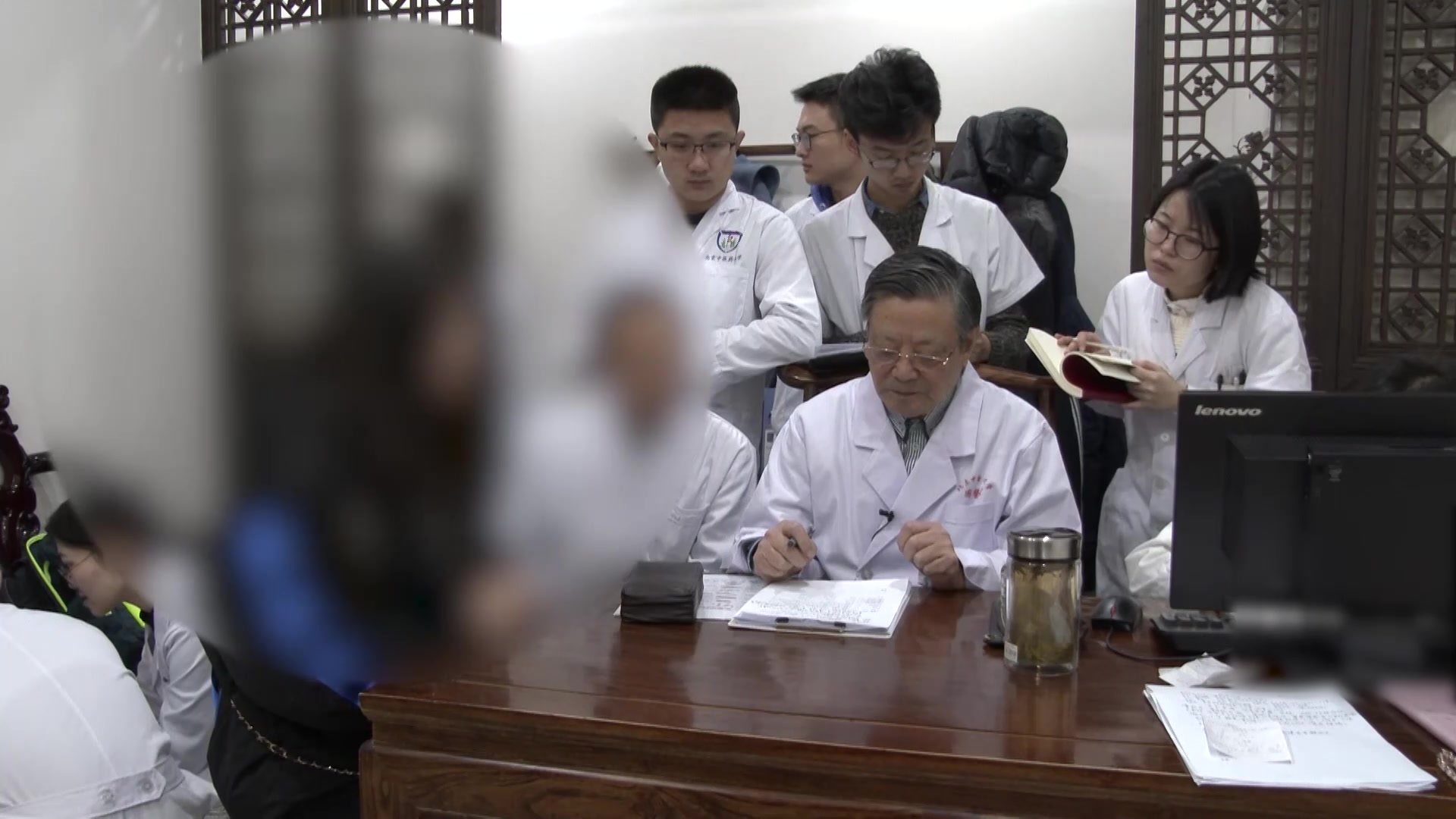 荨麻疹：22岁女性每日发作荨麻疹的复诊调治