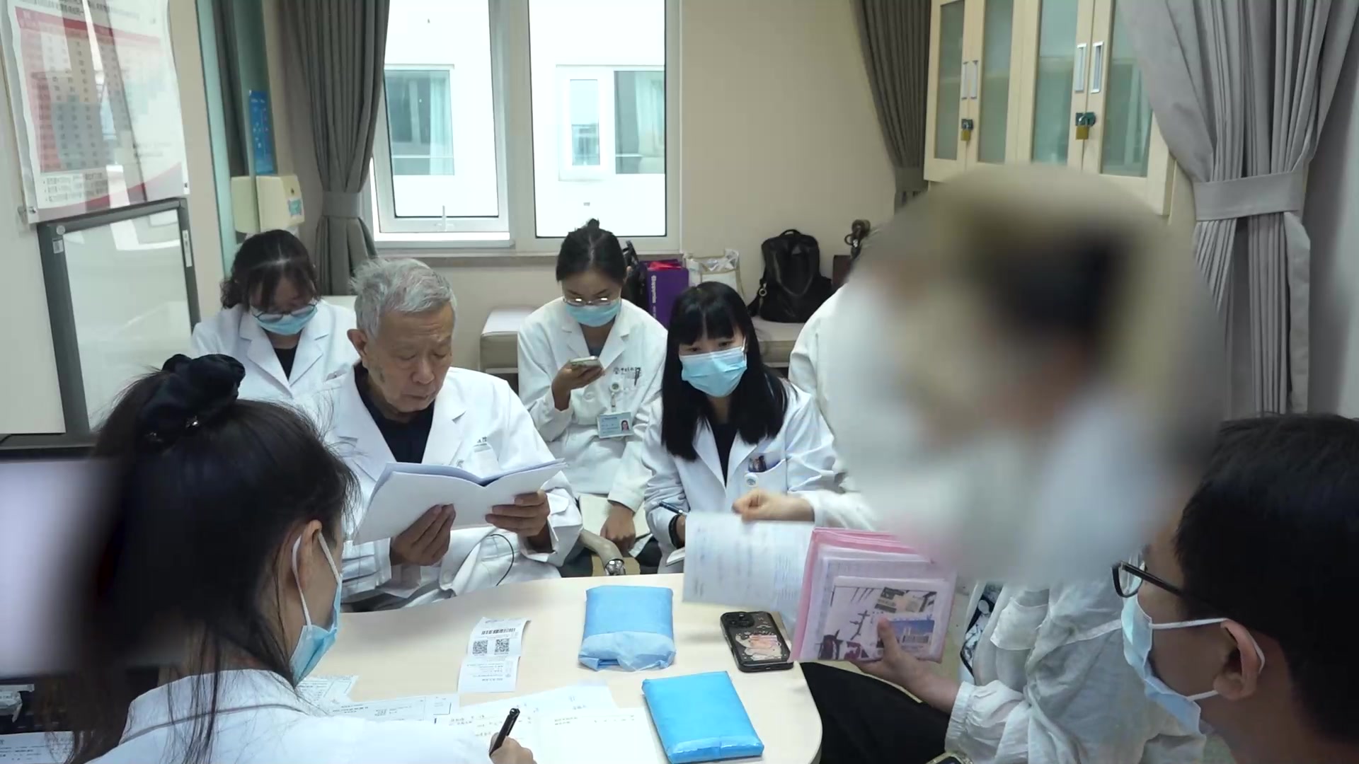气虚气滞证：44岁女性室性早搏伴腹胀月经失调的益气理气调脉法