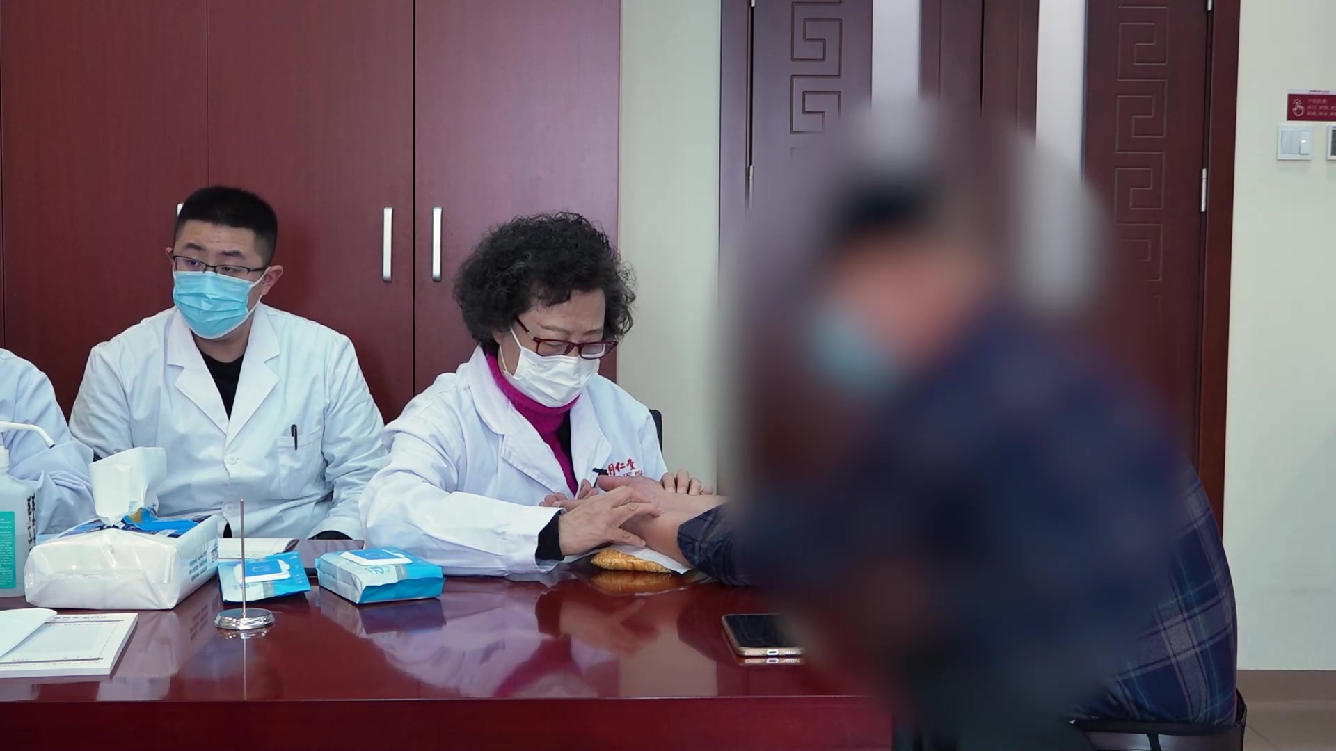 肝胃不和脾虚湿热：49岁男性胃脘烧心反酸伴肝功异常的健脾清化法
