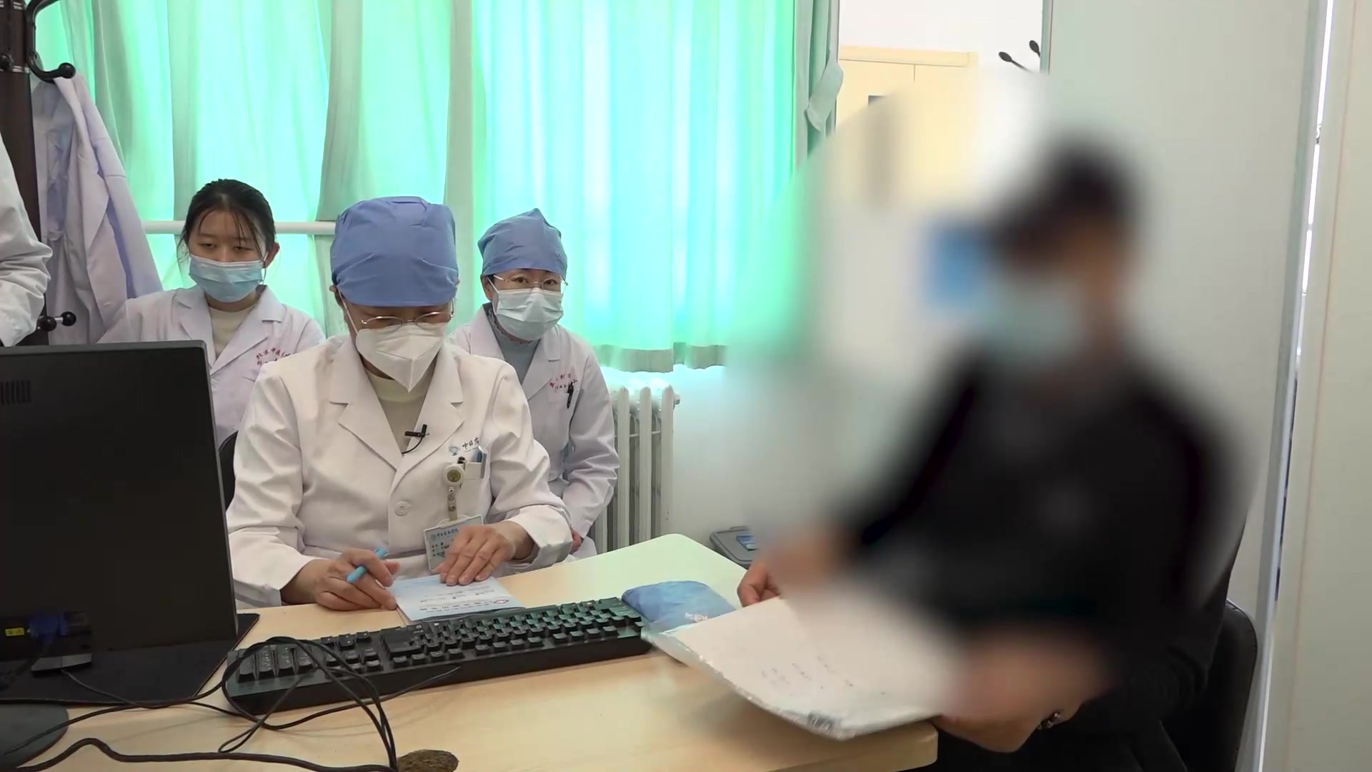 肝郁脾虚证：58岁男性冠心病胸痛伴便溏的疏肝健脾活血法