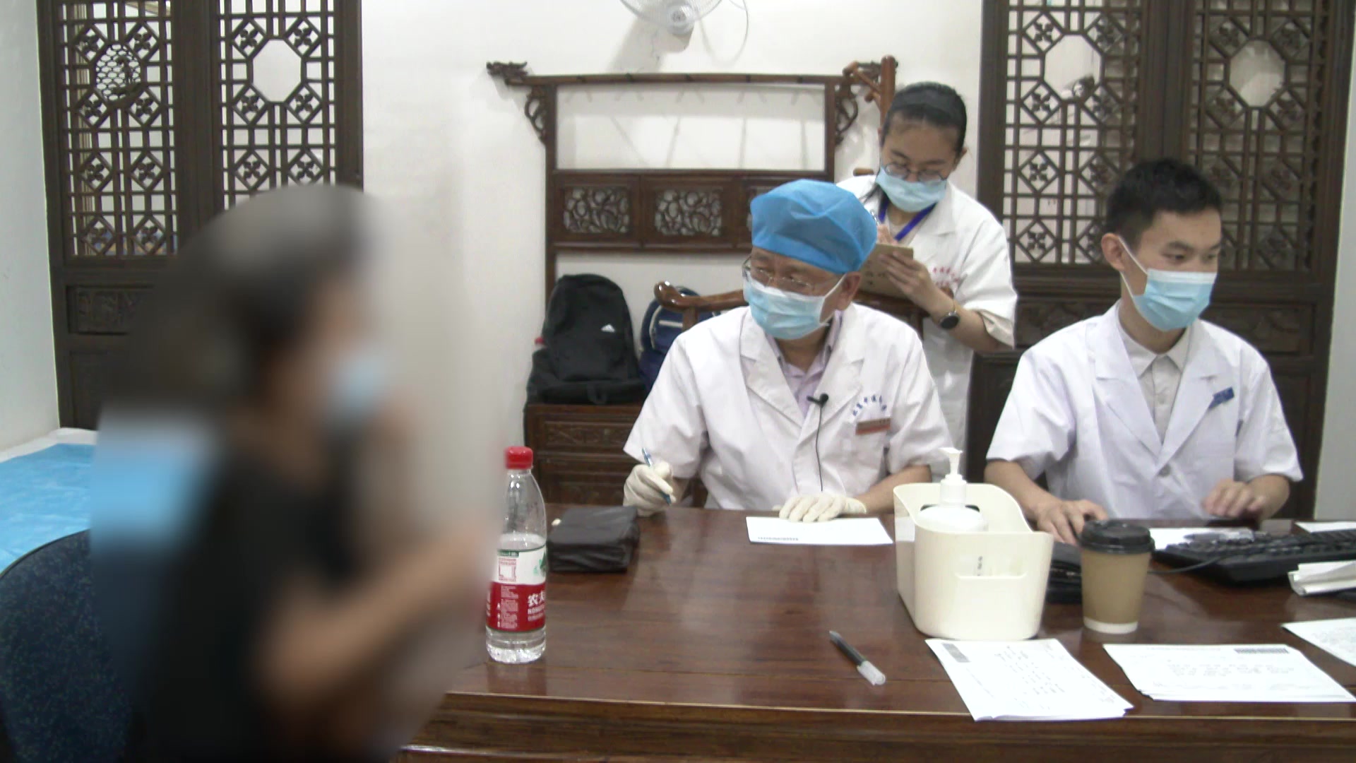 痰热内扰肝郁脾虚：46岁女产后失眠伴烘热汗出的化痰清热安神法