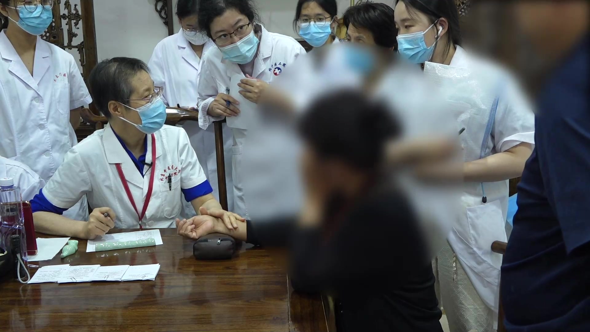 脾肺气虚痰湿内蕴：55岁重症肌无力伴胸腺瘤术后清肺健脾疏肝调理