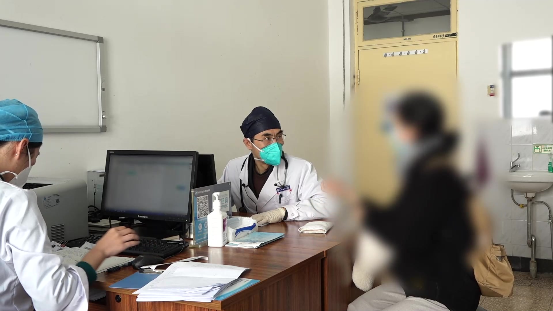 少阳湿热郁遏太阴脾虚：52岁女性心悸缓解后焦虑带下目涩复诊调治