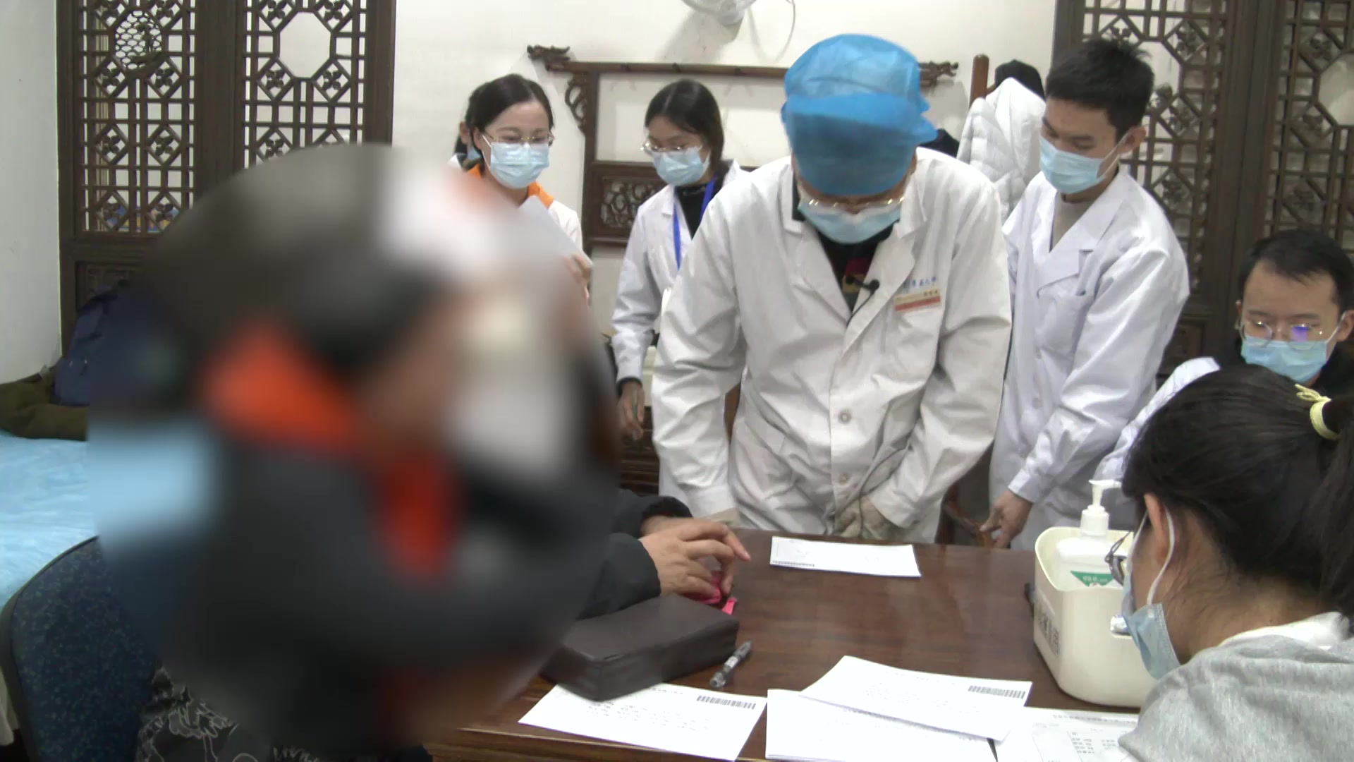 心火内扰，肝气郁结：44岁郁症患者情绪不稳的清心开郁安神法