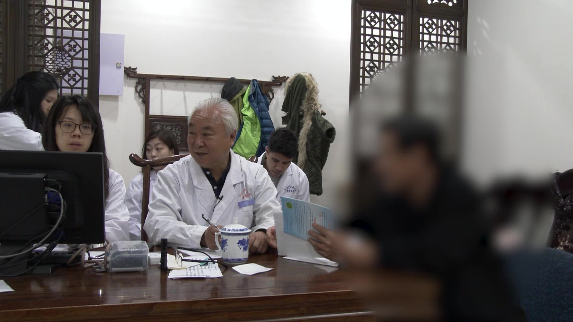 寒热错杂胃气上逆：60岁男性慢性胃炎胃酸反复的辛开苦降法