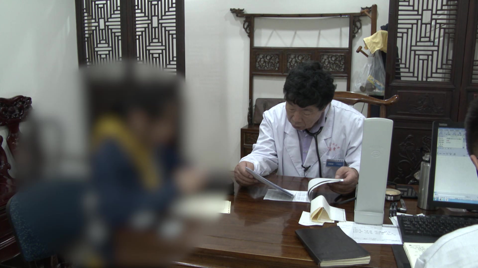 湿热瘀阻：24岁女性经行腹痛伴带下异常之清热解毒化瘀法