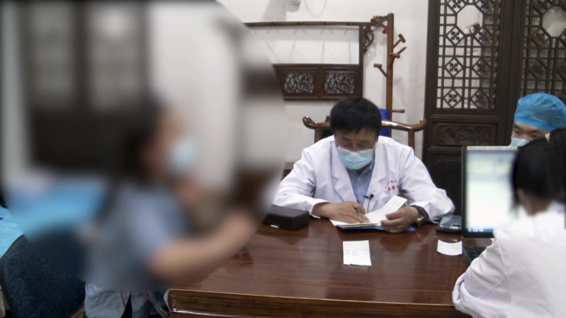 肝郁化火阴虚内热：53岁女性瘿瘤淋巴结痛潮热之疏肝清热散结法