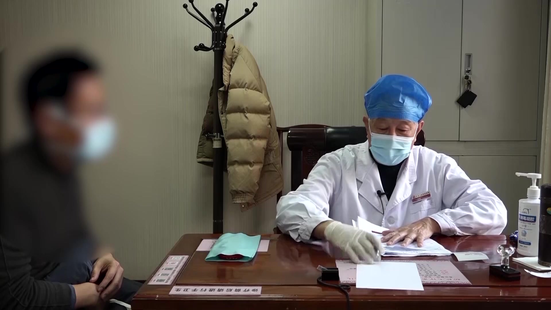 肠道湿热肝胃郁热：53岁男性溃疡性结肠炎两侧下腹痛的清热化湿法