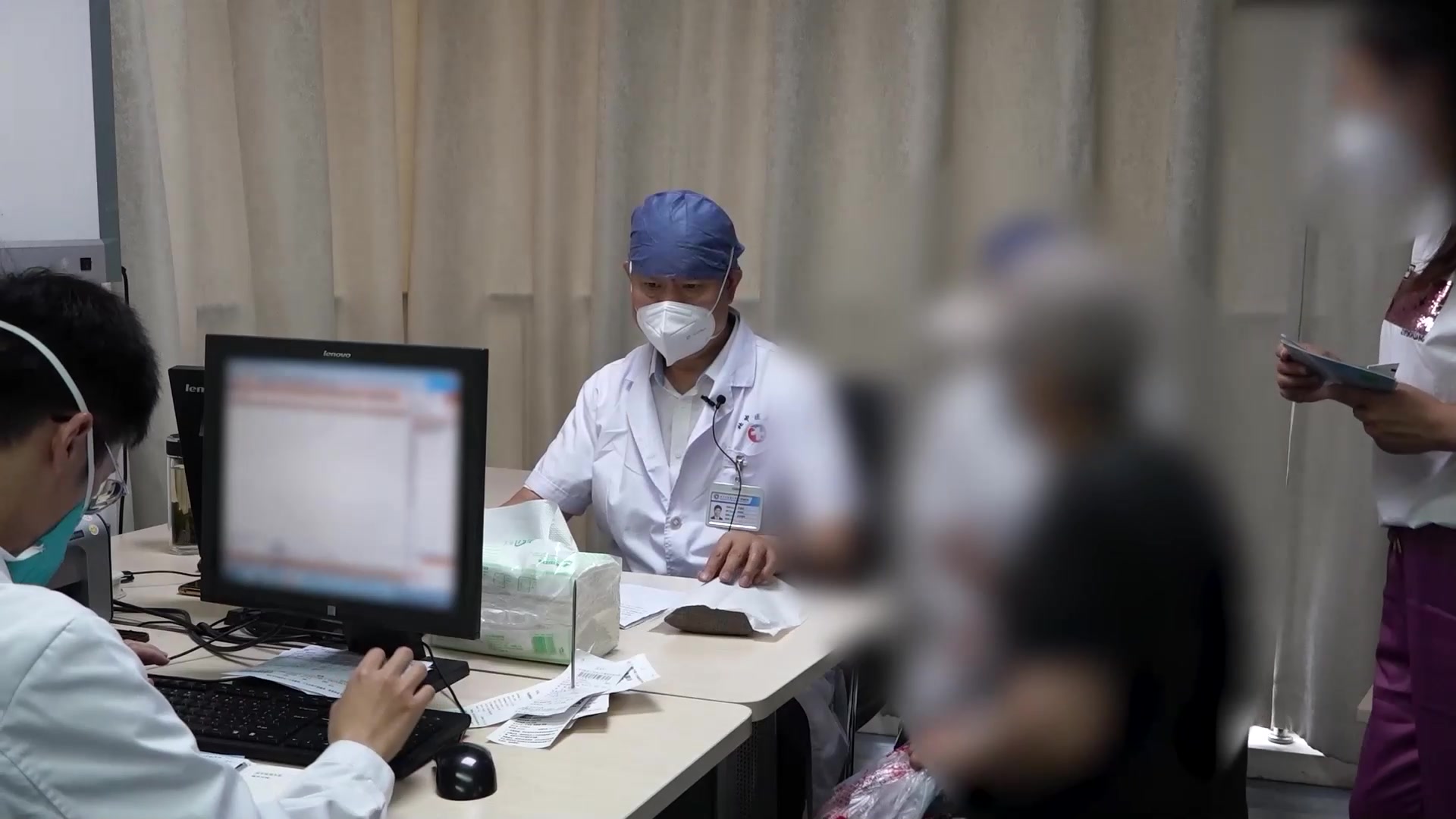 痰饮内阻化热：76岁女性咳嗽咯稀白痰的健脾化痰清热法