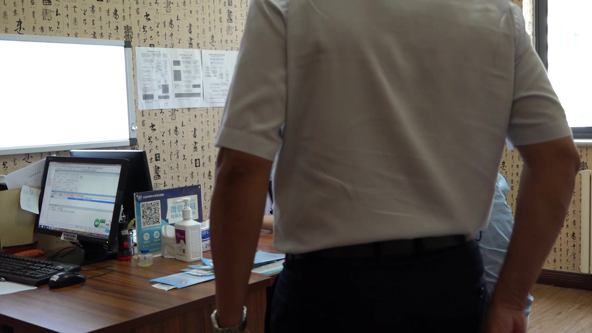 痰瘀互结：82岁男性双肺占位气短痰黏的化痰散结通腑法