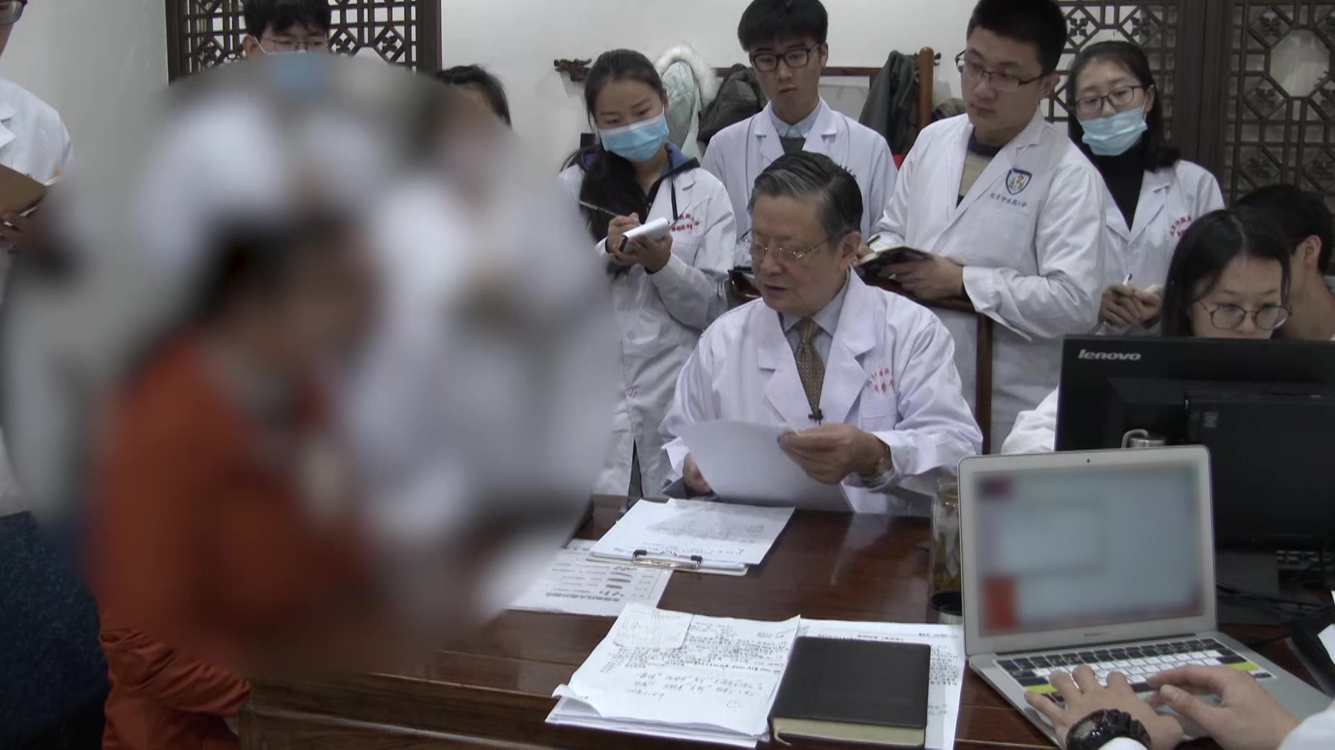 服药加重定时发作：22岁女性荨麻疹的临床问诊